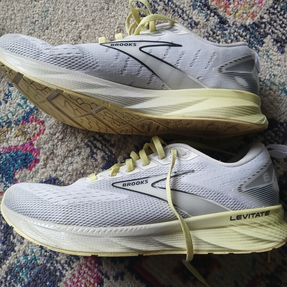 Brooks Levitate 6 Womens Running Shoes - White with Pale Yellow 9.5